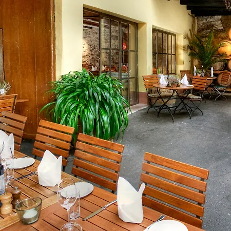 Otel Schwarzer Adler 4*